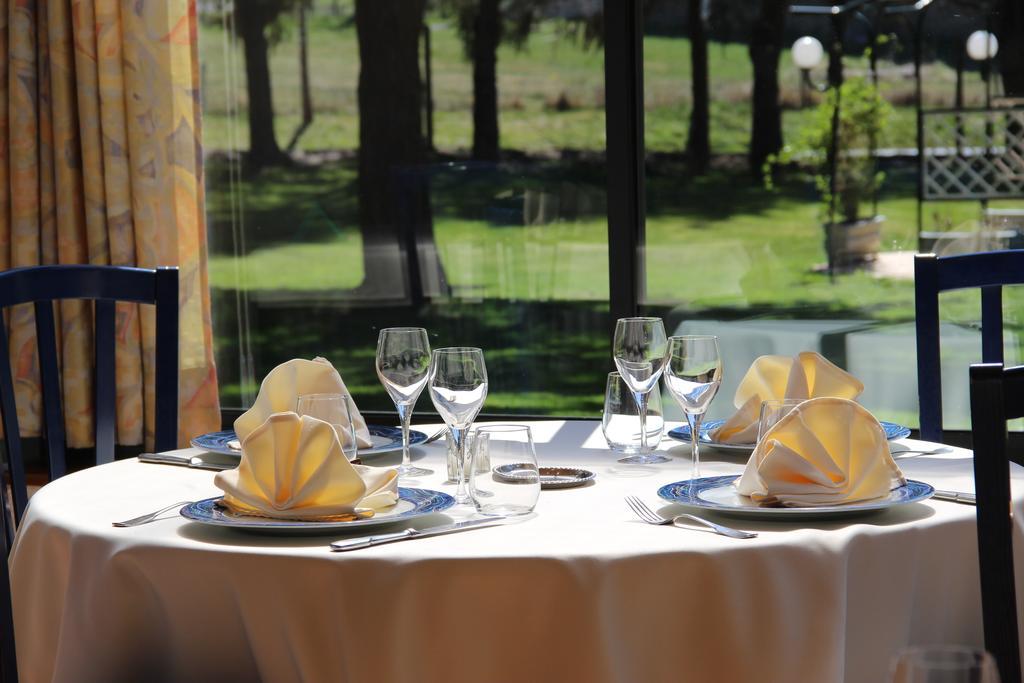 Hotel Restaurant Logis La Meridienne Anglards de Saint Flour Exterior foto