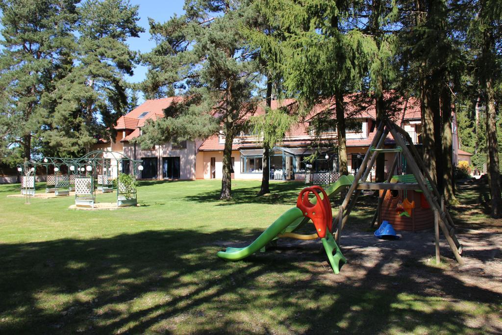 Hotel Restaurant Logis La Meridienne Anglards de Saint Flour Exterior foto