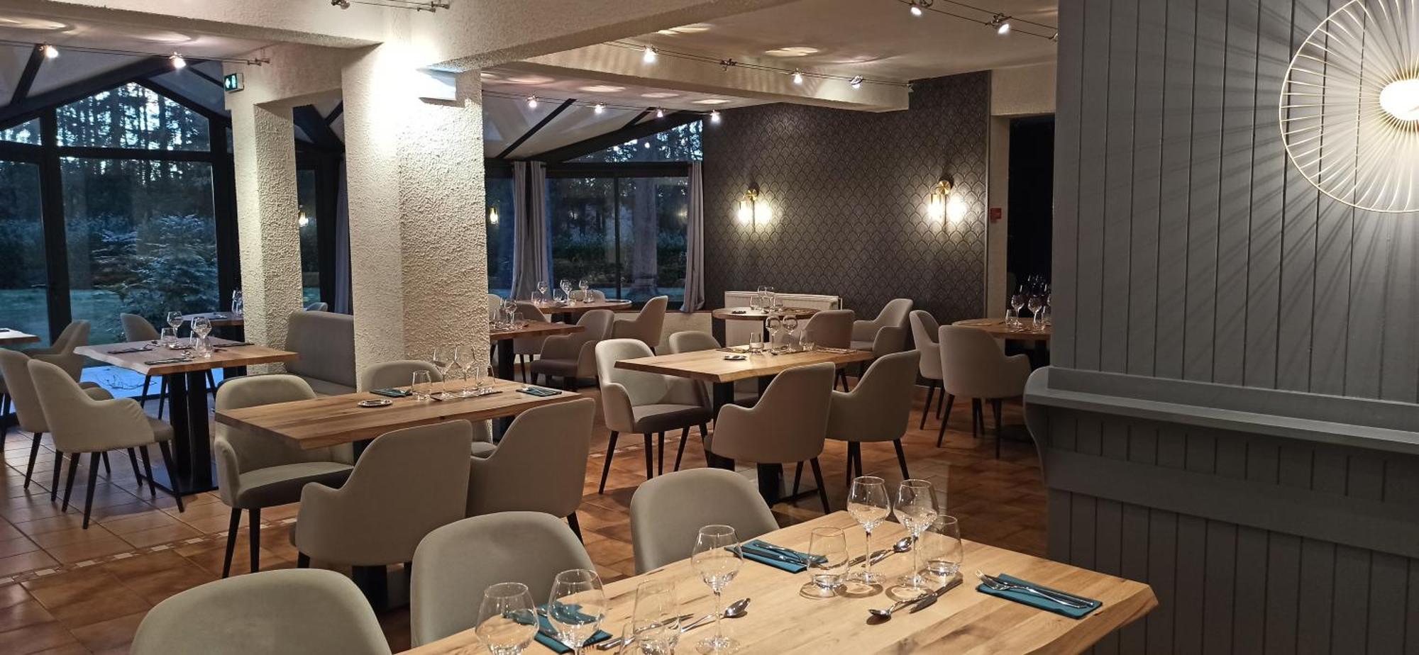 Hotel Restaurant Logis La Meridienne Anglards de Saint Flour Exterior foto