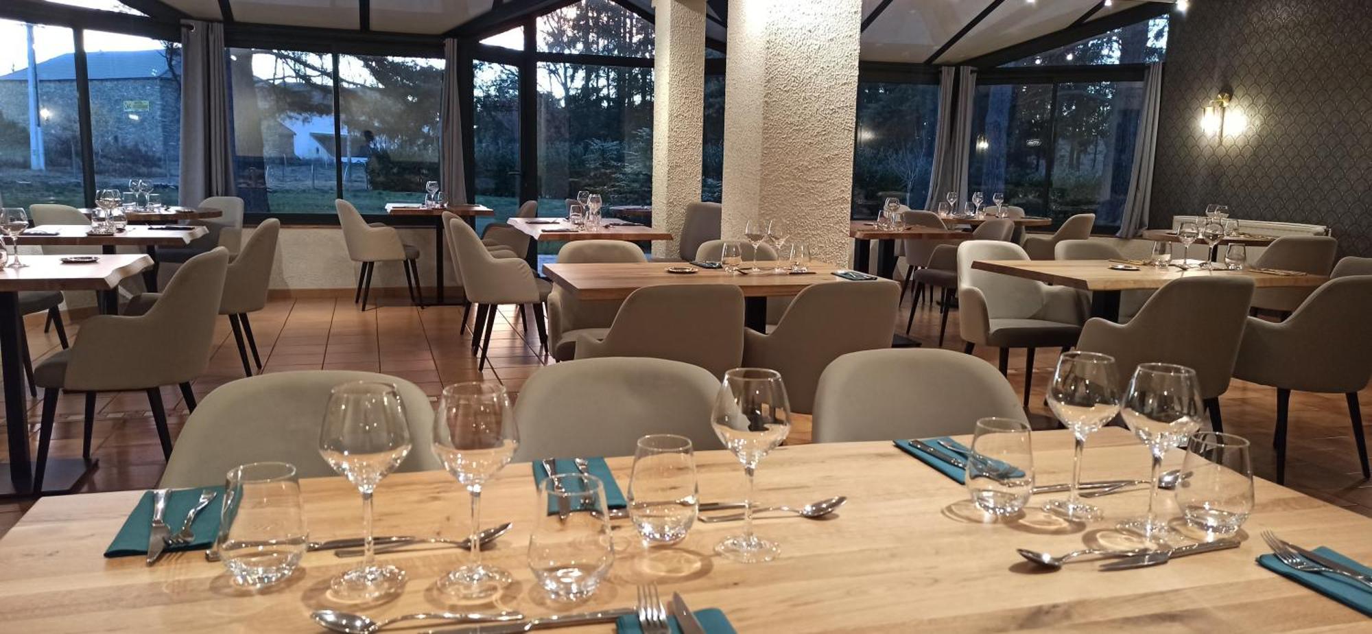 Hotel Restaurant Logis La Meridienne Anglards de Saint Flour Exterior foto