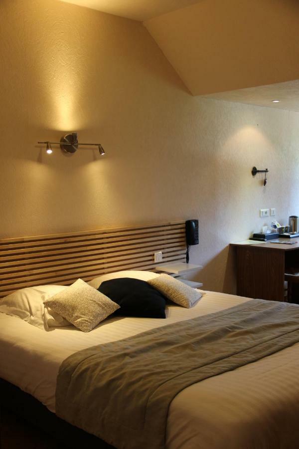 Hotel Restaurant Logis La Meridienne Anglards de Saint Flour Exterior foto